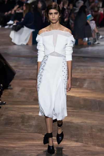 Look 11